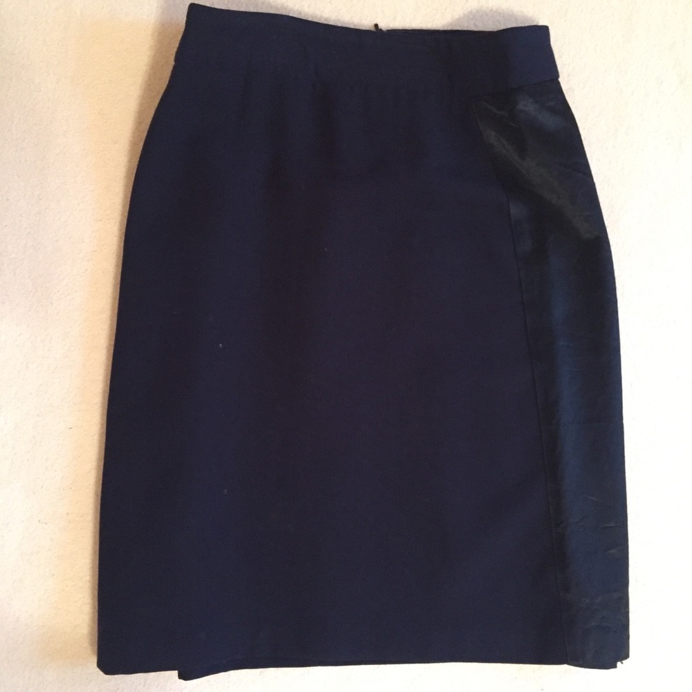 * $5 with $15+ bundle * Gap navy pencil skirt